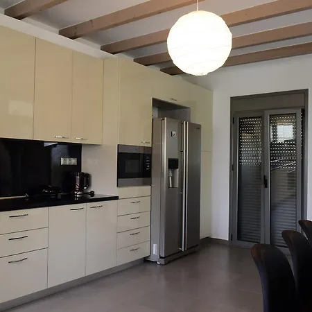 La Belle Helene Kími